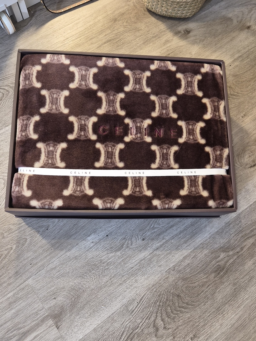 CELINE Brown Triomphe Plush Throw Blanket🤎